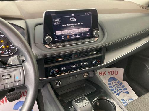 Pearl White Tricoat 2023 Nissan Rogue SV