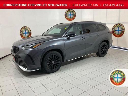 Gray 2025 Toyota Highlander XSE