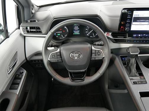 2022 Toyota Sienna XSE 7 Passenger