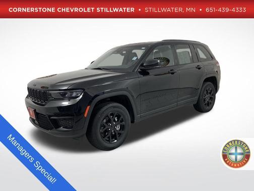 Diamond Black Crystal Pearlcoat 2025 Jeep Grand Cherokee Altitude