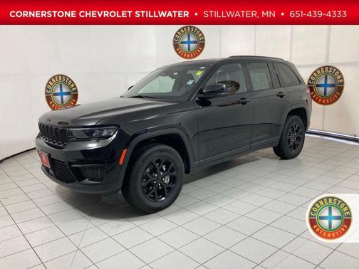 Diamond Black Crystal Pearlcoat 2025 Jeep Grand Cherokee Altitude