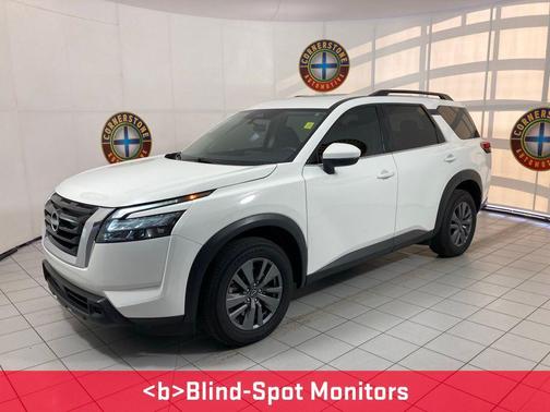 2024 Nissan Pathfinder SV