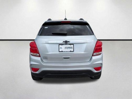 Silver Ice Metallic 2021 Chevrolet Trax LT