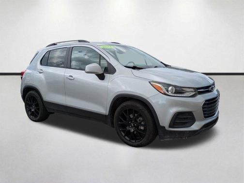 Silver Ice Metallic 2021 Chevrolet Trax LT