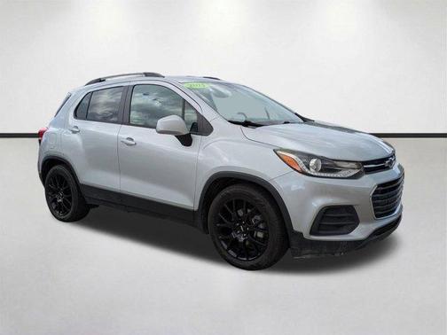 Silver Ice Metallic 2021 Chevrolet Trax LT
