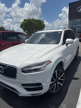 2018 Volvo XC90 T6 Momentum