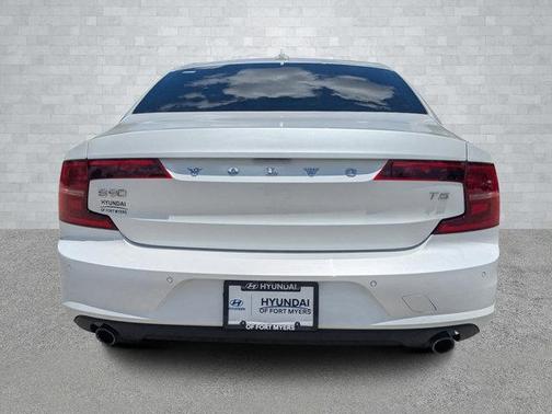 2017 Volvo S90 T5 Momentum