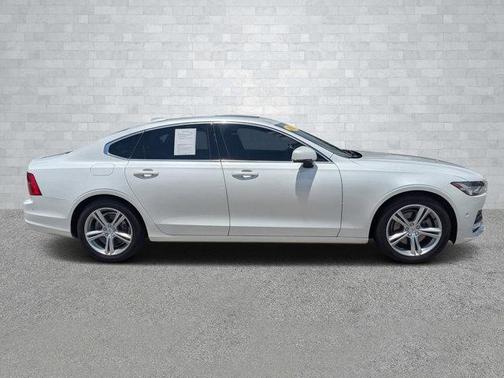 2017 Volvo S90 T5 Momentum