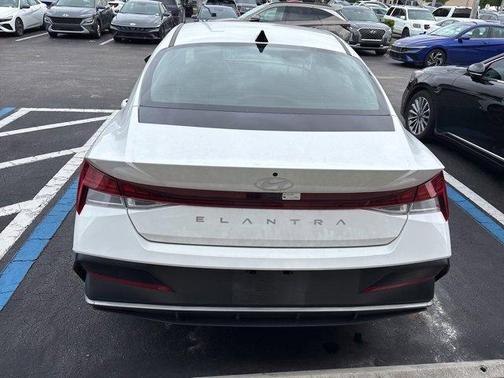 2025 Hyundai ELANTRA SEL Convenience
