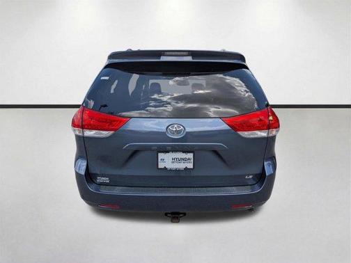 2014 Toyota Sienna LE