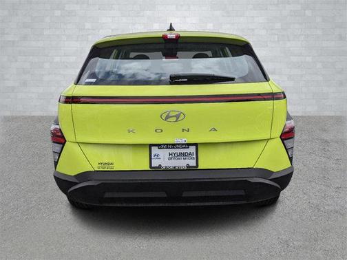 2025 Hyundai KONA SE