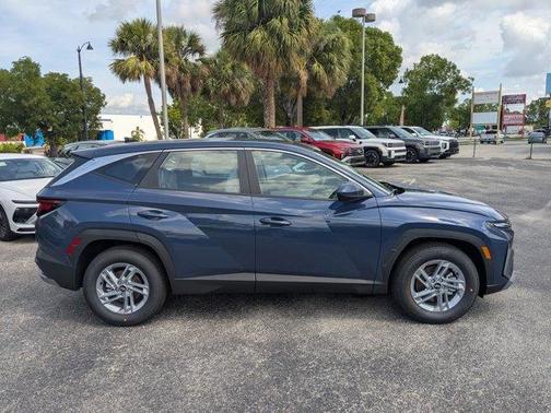 2025 Hyundai TUCSON SE