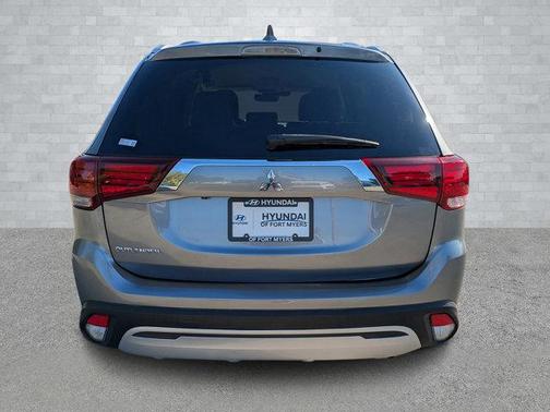 2020 Mitsubishi Outlander SE