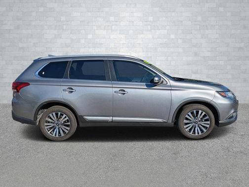 2020 Mitsubishi Outlander SE