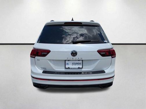 Opal White Pearl Effect 2023 Volkswagen Tiguan 2.0T SE R-Line Black