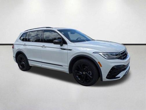 Opal White Pearl Effect 2023 Volkswagen Tiguan 2.0T SE R-Line Black