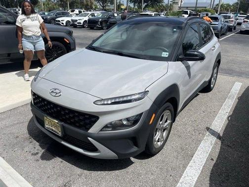 2022 Hyundai KONA SEL