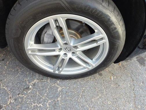 2020 Porsche Macan Base