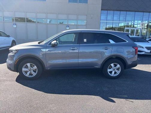 2022 Kia Sorento LX