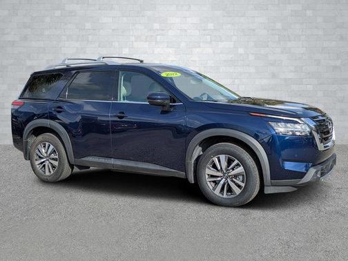 2022 Nissan Pathfinder SL
