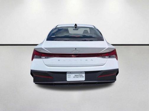 White 2024 Hyundai ELANTRA SE