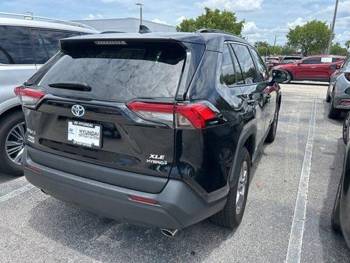 2024 Toyota RAV4 Hybrid XLE