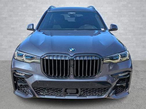 2022 BMW X7 M50i
