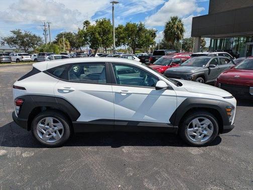 2026 Hyundai KONA SE