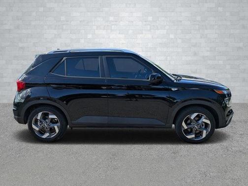 2022 Hyundai VENUE SEL