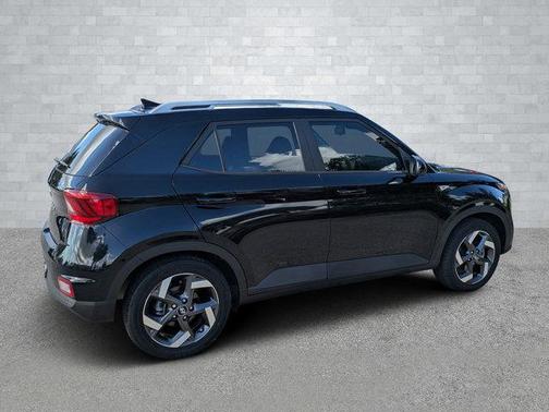 2022 Hyundai VENUE SEL