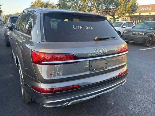 2021 Audi Q7 55 Premium Plus