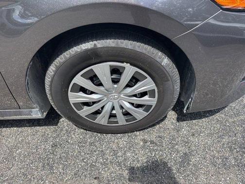 2019 Toyota Camry Hybrid LE