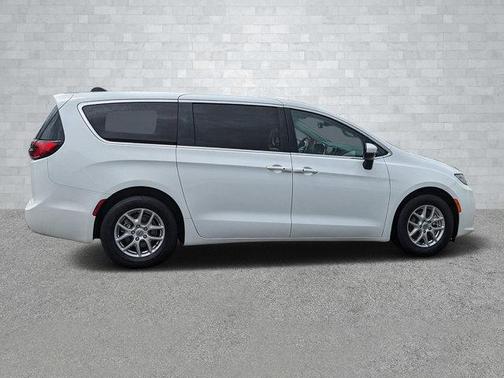 2023 Chrysler Pacifica Touring-L