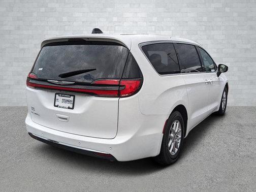 2023 Chrysler Pacifica Touring-L