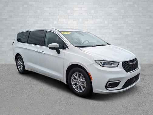 2023 Chrysler Pacifica Touring-L