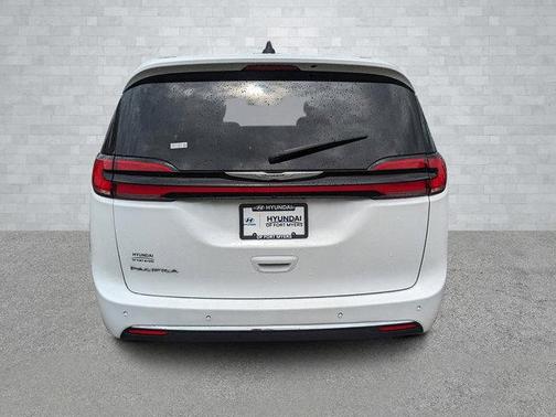 2023 Chrysler Pacifica Touring-L