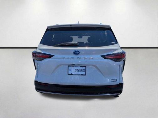 Blizzard Pearl 2021 Toyota Sienna Limited