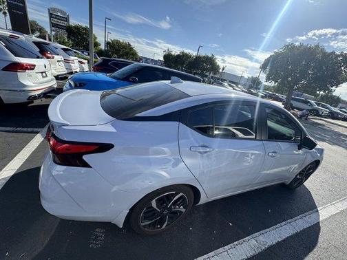 2023 Nissan Versa 1.6 SR