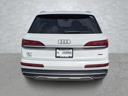2021 Audi Q7 45 Premium Plus