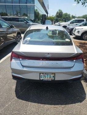 2022 Hyundai ELANTRA SE
