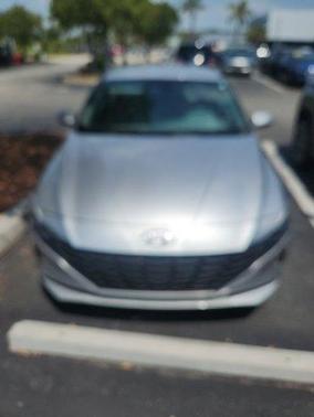 2022 Hyundai ELANTRA SE
