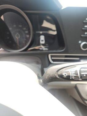2022 Hyundai ELANTRA SE