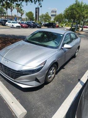 2022 Hyundai ELANTRA SE