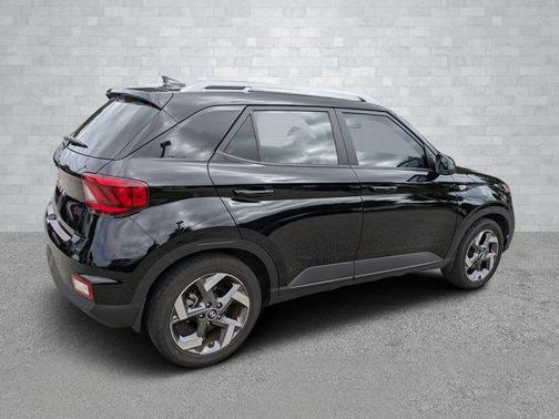 2022 Hyundai VENUE SEL