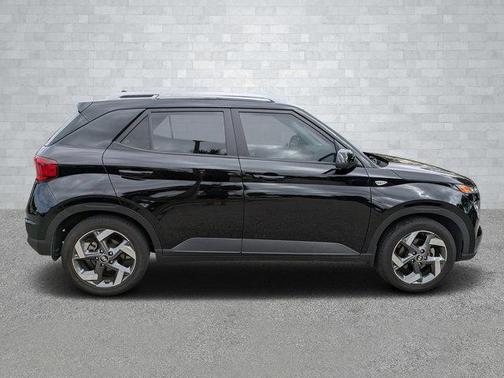 2022 Hyundai VENUE SEL