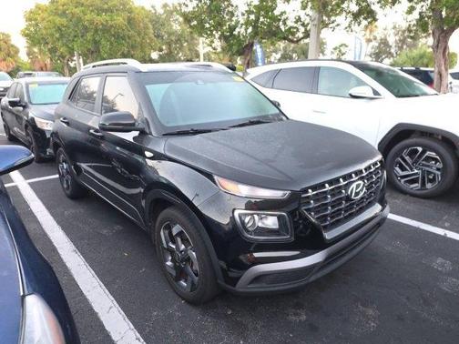 2022 Hyundai VENUE SEL