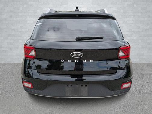 2022 Hyundai VENUE SEL