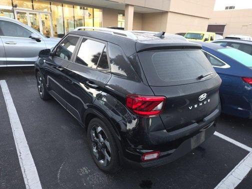 2022 Hyundai VENUE SEL