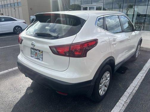 2017 Nissan Rogue Sport S