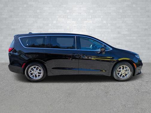 2024 Chrysler Pacifica Touring-L